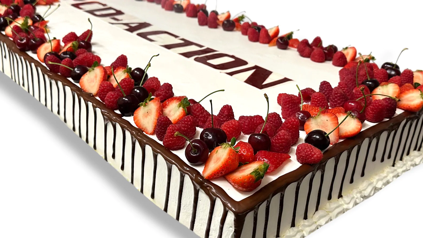 Tort firmowy z jagodami – zdjęcie 2