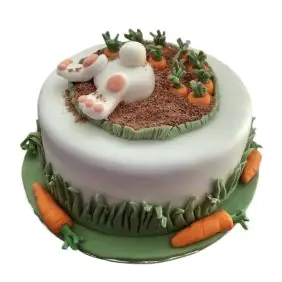 Tort królik na ogrodzie