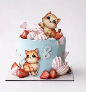 Tort Kotek z Truskawkami